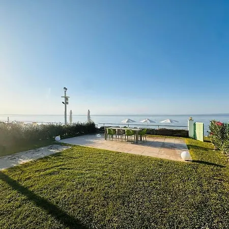 Beachfront Indigo Villa Pefkochori